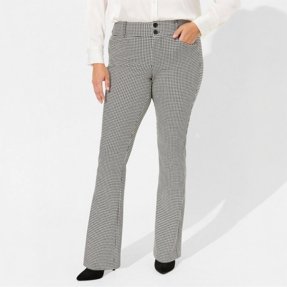 NWOT! Torrid Trouser Boot Studio Luxe Ponte Mid-Rise Trousers! Sz 16 Regular